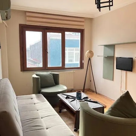 Cozy Corner In The Center Taksim Istambul